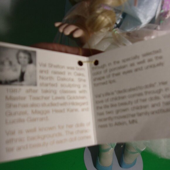 World Gallery Porcelain Designer Doll's - Picture 7 of 7